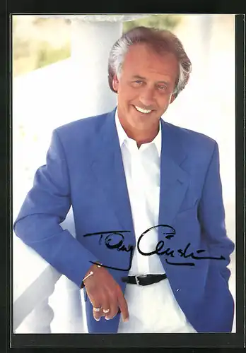 AK Sänger Tony Christie lächelt freundlich in die Kamera