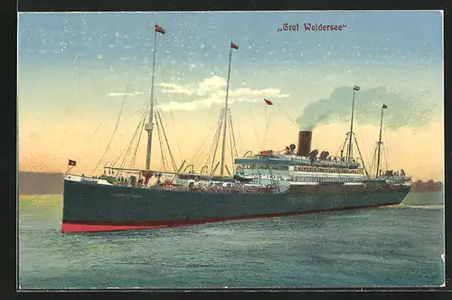 AK Passagierschiff Graf Waldersee mit rauchendem Schornstein