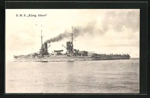 AK Kriegsschiff S. M. S. König Albert mit rauchendem Schornstein