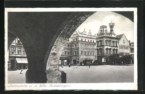 AK Leitmeritz / Litomerice, Laubengang mit Blick zum Hotel Schwarzer Adler