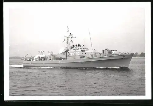 Fotografie Kriegsschiff Minensuchboot Kennung M 092 der Bundesmarine