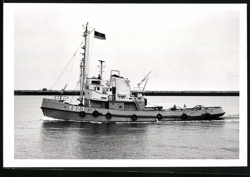 Fotografie Kriegsschiff Grosser Hafenschlepper Sylt Kennung Y 820 der Bundesmarine