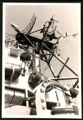 Fotografie Kriegsschiff Zerstörer Kennung D 180 der Bundesmarine, Radaranlage