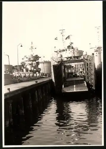 Fotografie Kriegsschiff Landungsschiff Salamander Kennung L752 der Bundesmarine