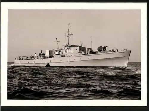 Fotografie Kriegsschiff Räumboot Kennung M 1056 der Bundesmarine