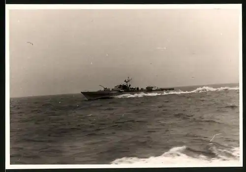 Fotografie Kriegsschiff Torpedo-Schnellboot Greif Kennung P 6071 der Bundesmarine