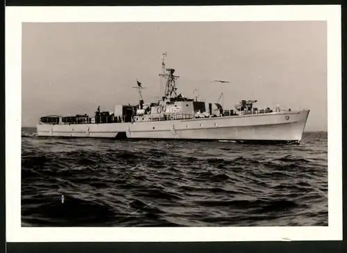 Fotografie Kriegsschiff Räumboot Saturn Kennung M 1057 der Bundesmarine