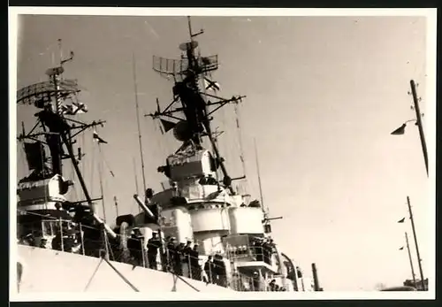 Fotografie Kriegsschiff Zerstörer 6 Kennung D 180 der Bundesmarine