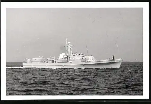Fotografie Kriegsschiff Minensuchboot Stier Kennung M 1061 der Bundesmarine