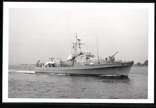 Fotografie Kriegsschiff Minensuchboot Steinbock Kennung M 1091 der Bundesmarine