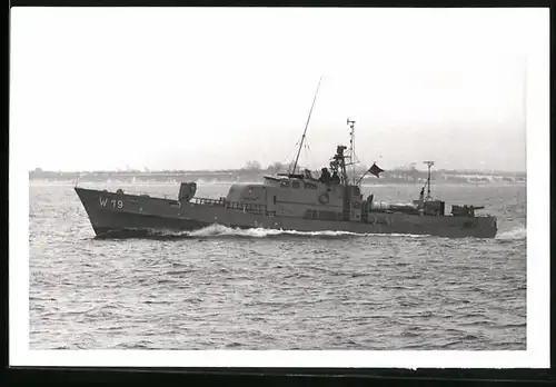 Fotografie Kriegsschiff Wachboot Kennung W 19 der Bundesmarine