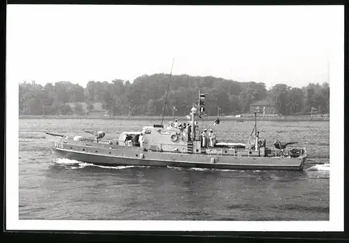 Fotografie Kriegsschiff Wachboot Kennung W 16 der Bundesmarine