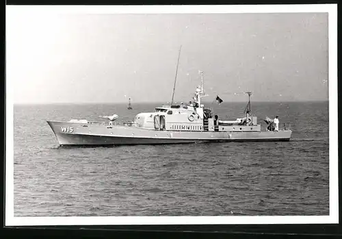 Fotografie Kriegsschiff Wachboot Kennung W 15 der Bundesmarine