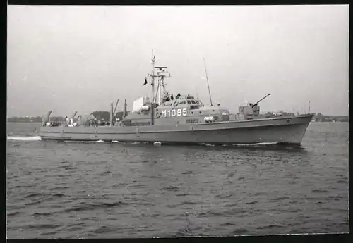 Fotografie Kriegsschiff Minensuchboot Herkules Kennung M 1095 der Bundesmarine