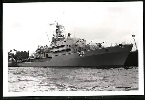 Fotografie Kriegsschiff Tender Saar Kennung A 65 der Bundesmarine