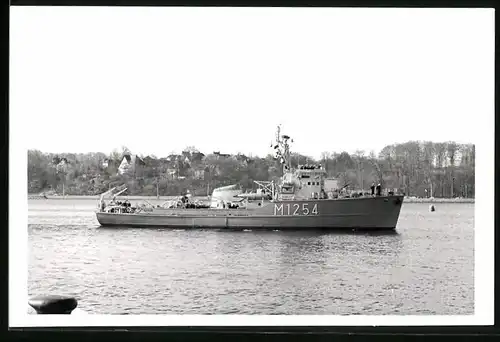 Fotografie Kriegsschiff Minensuchboot Siegen Kennung M 1254 der Bundesmarine
