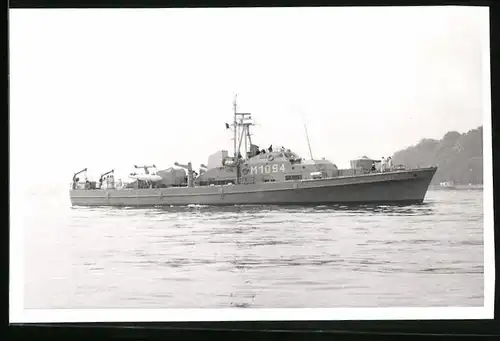 Fotografie Kriegsschiff Minensuchboot Widder Kennung M 1094 der Bundesmarine