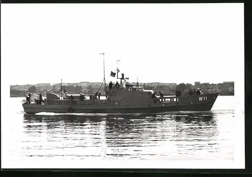 Fotografie Kriegsschiff Wachboot Kennung W 11 der Bundesmarine