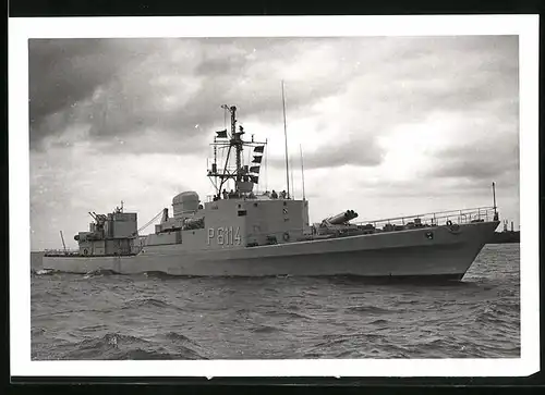 Fotografie Kriegsschiff U-Jagdboot Triton Kennung P 6114 der Bundesmarine
