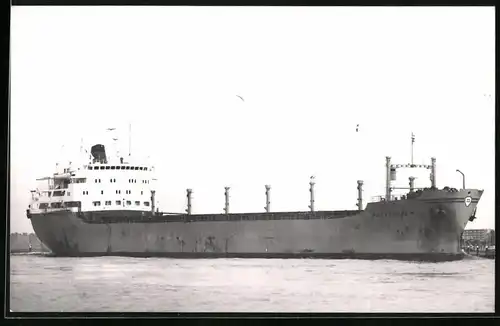 Fotografie Frachtschiff Polytrader in Hafeneinfahrt