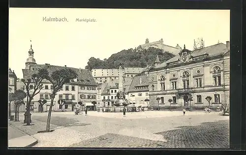 AK Kulmbach, Marktplatz mit Geschäften und Brunnen