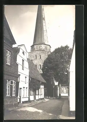 AK Travemünde, Strassenpartie mit Kirchturm