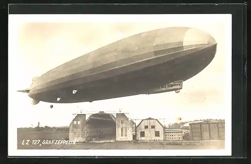 AK Luftschiff LZ 127 Graf Zeppelin über der Luftschiffhalle