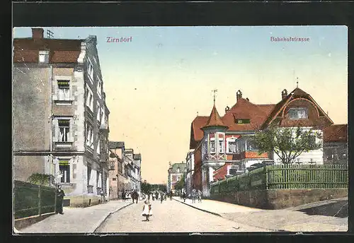 AK Zirndorf, Bahnhofstrasse mit Passanten