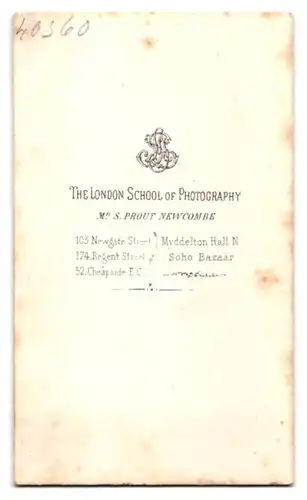 Fotografie The London School of Photography, London, 103 Newgate Street, Portrait Herr im Anzug mit Vollbart