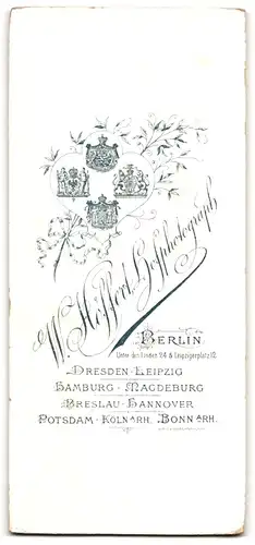 Fotografie W. Höffert, Berlin, Unter den Linden 24, Portrait Soldat in Uniform mit Säbel und Kaiser Wilhelm Bart