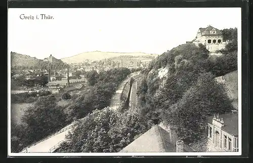 AK Greiz /Thür., Totalansicht mit Bahngleisen und Zentrum