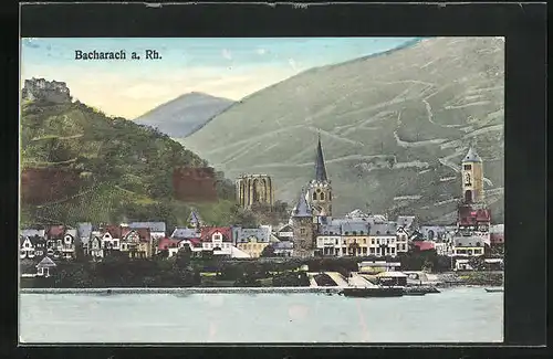 AK Bacharach a. Rh., Panorama der Stadt vor Weinberg