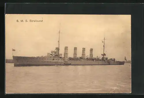 AK Kriegsschiff S. M. S. Stralsund vor der Küste