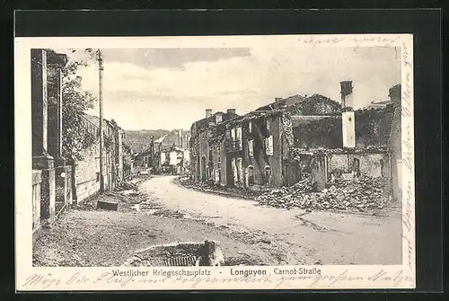 AK Longuyon, Carnot-Strasse nach Krieg