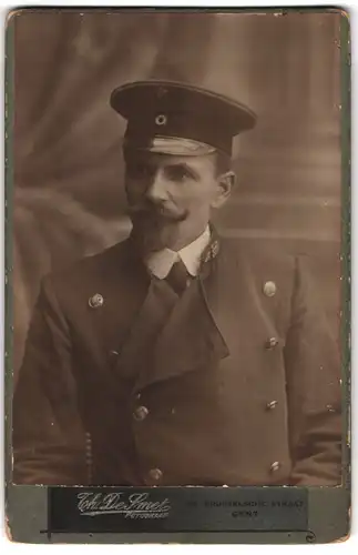 Fotografie Ch. De Smet, Gent, 56 Brusselsche Straat, Portrait Deutscher Eisenbahner in Uniform mit Kragenabzeichen