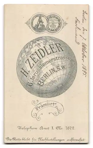 Fotografie H. Zeidler, Berlin, Jerusalemerstr. 6, Ferdinand im Konfirmanten-Anzug beim Fotograf, Rückseitig Globus