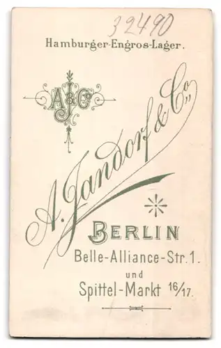 Fotografie A. Jandorf & Co., Berlin, Belle-Alliance-Str. 1, Vater mit Schirmmütze nebst hübscher Tochter