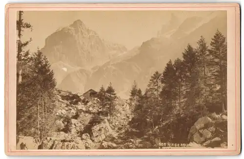 Fotografie Carl Koch, Schaffhausen, Ansicht Niedersuren, Berghütte & Gebirgsmassiv
