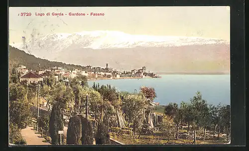 AK Gardone, Panorama mit See und Gebirge