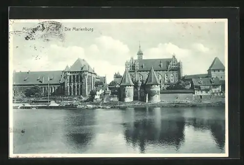 AK Marienburg / Malbork, Burg vom Wasser aus