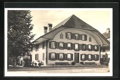 AK Langnau i. E., Dorfstrasse mit typischem Emmentalerhaus