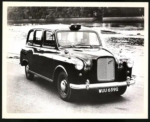 Archiv-Fotografie Auto Austin FX4 London Taxicab, Taxi in London, Grossformat 25 x 20cm