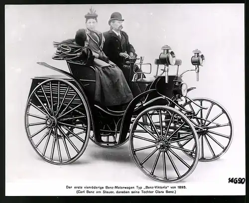 Archiv-Fotografie Auto Benz Viktoria von 1893, Carl Benz mit Tochter Clara Benz
