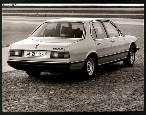 Fotografie Auto BMW 733i E23, Limousine mit Kennzeichen München, Heckansicht