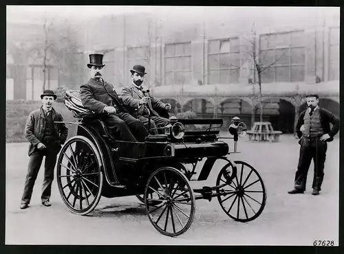 Archiv-Fotografie Auto Daimler Riemenwagen von 1890 in England