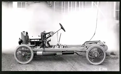 Archiv-Fotografie Auto Daimler 1,5 Liter Wagen, Fahrgestell mit Motor