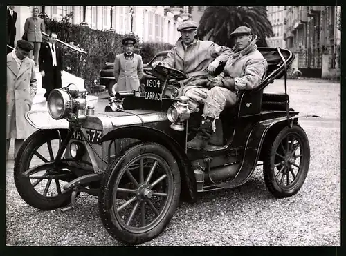 Archiv-Fotografie Auto Darracq 1904, Bob Gragory & Stanley Sedwick bei der Ankunft in Nizza