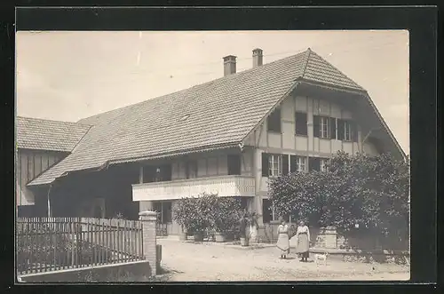 Foto-AK Langnau, Landhaus mit Besitzerin