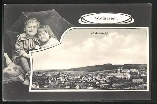 AK Waldsassen, Totalansicht, Kinderpaar mit Schirm