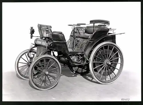 Archiv-Fotografie Auto Daimler Riemenwagen von 1894